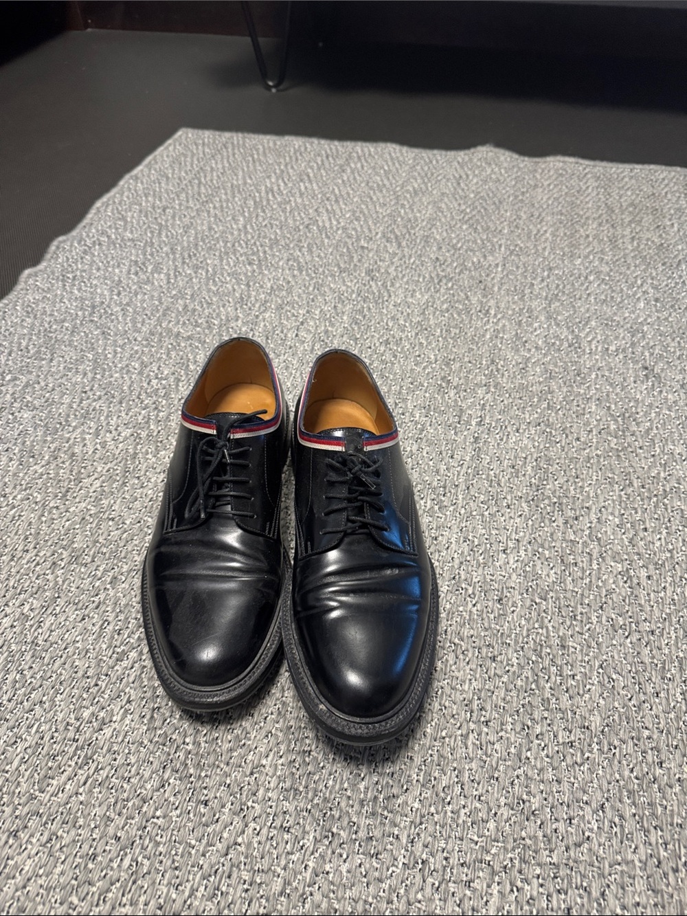 Gucci Black Leather Derby Shoes with Red and White Collar Trim